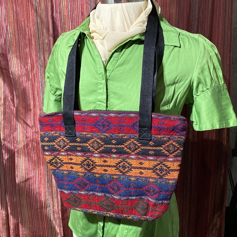 Beautiful like new pocket book w/ Aztec pattern